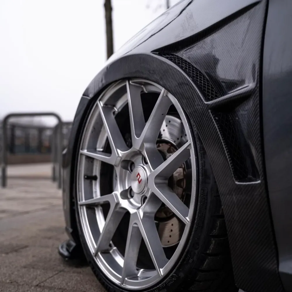 Przednie błotniki z włókna węglowego do VW Golf Mk7 i Mk7.5 od FORM (2013-2020) FORM Industries