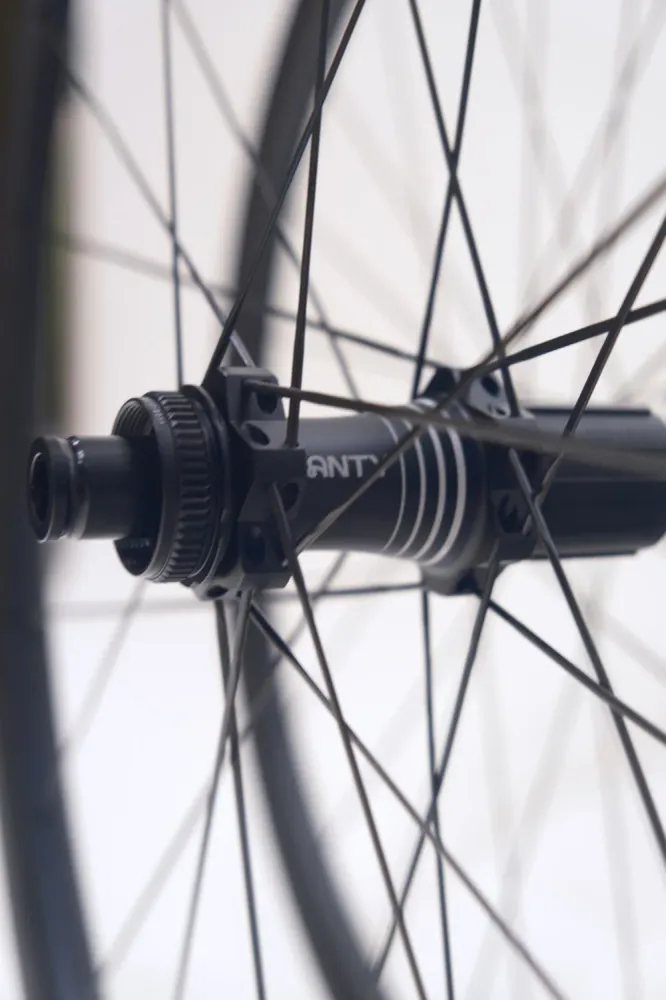 Koł Anty Gravel Carbon Straight Pull