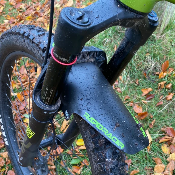 Błotnik RRP EnduroGuard Standard (widelce od 80 do 120 mm) Czarny